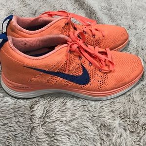 >Nike fly knit athletic shoes 👟